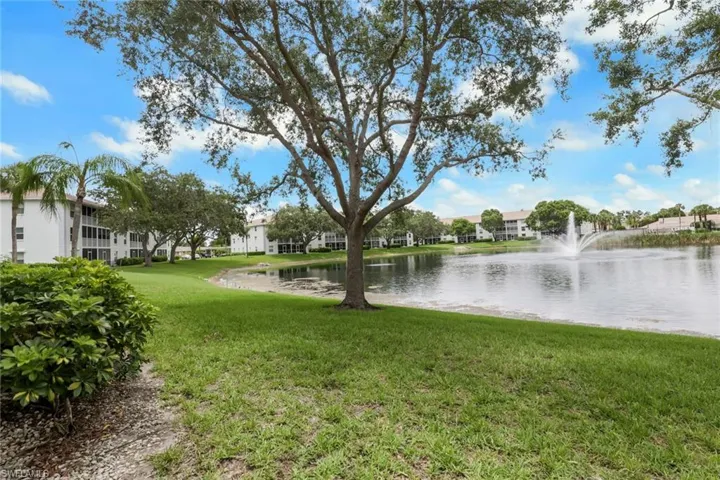 9580 Victoria Ln 104, Naples, Florida 34109
