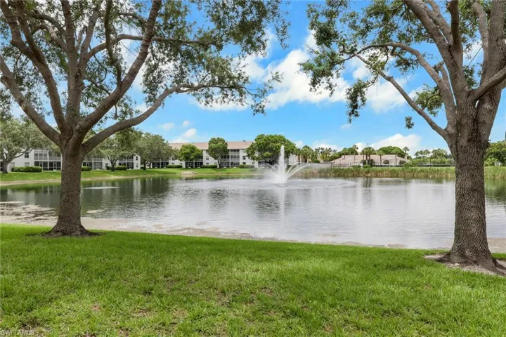 9580 Victoria Ln 104, Naples, Florida 34109