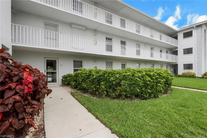 9580 Victoria Ln 104, Naples, Florida 34109