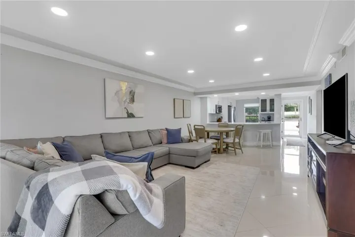 9580 Victoria Ln 104, Naples, Florida 34109