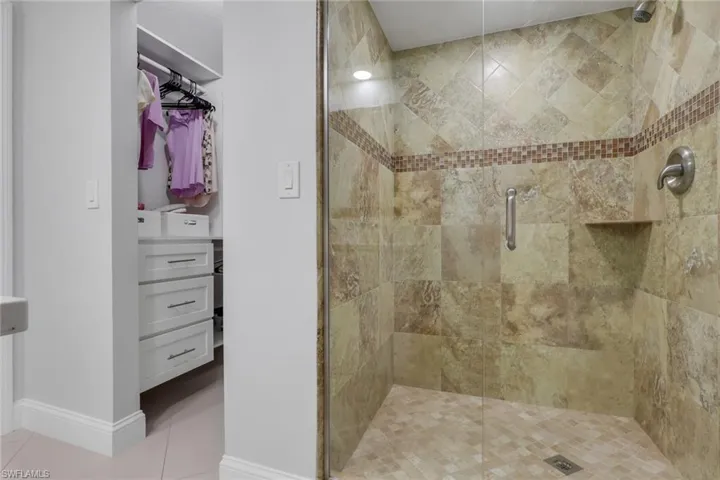 9580 Victoria Ln 104, Naples, Florida 34109