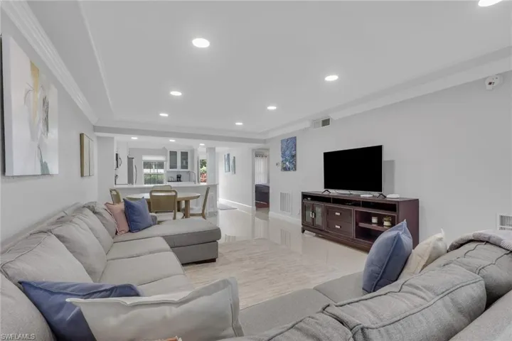 9580 Victoria Ln 104, Naples, Florida 34109