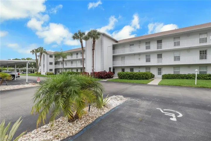 9580 Victoria Ln 104, Naples, Florida 34109
