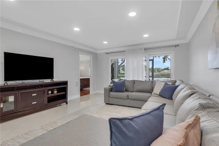 9580 Victoria Ln 104, Naples, Florida 34109
