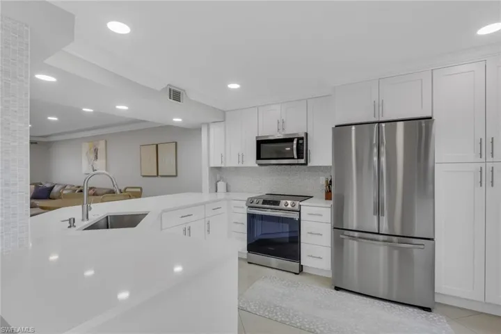 9580 Victoria Ln 104, Naples, Florida 34109
