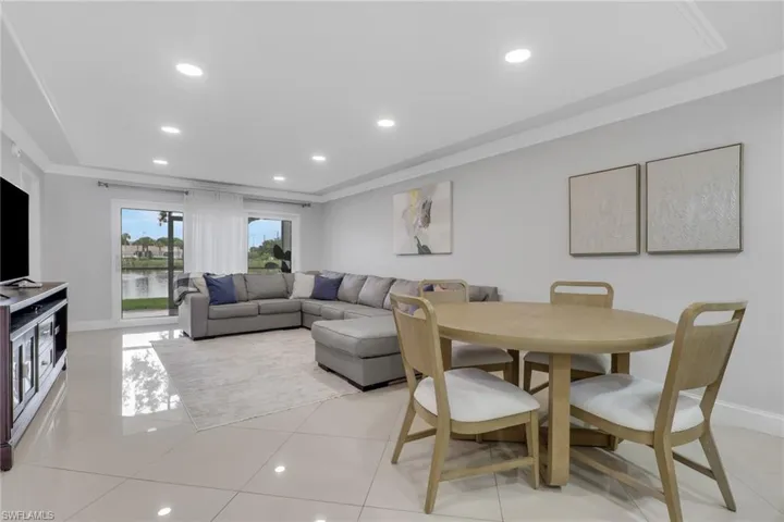 9580 Victoria Ln 104, Naples, Florida 34109