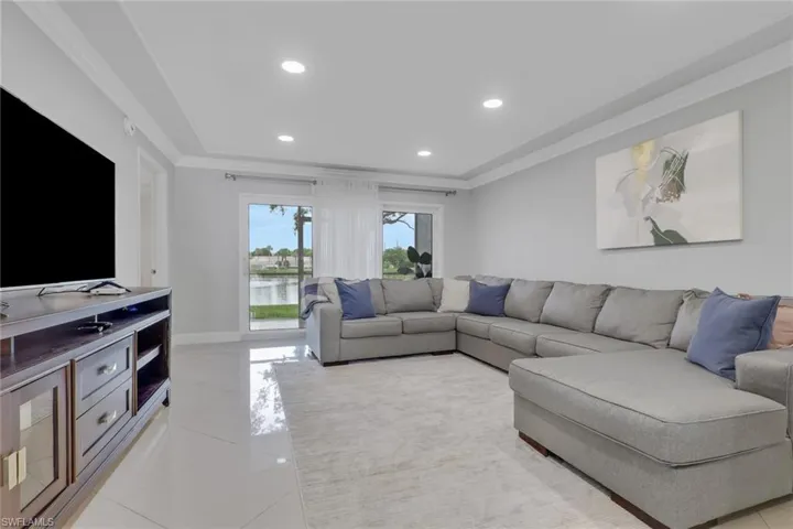 9580 Victoria Ln 104, Naples, Florida 34109