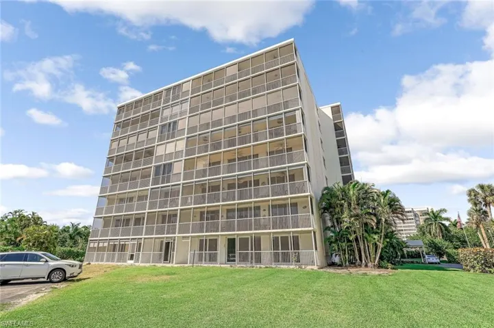 Photo of front of 5 Bluebill Avenue