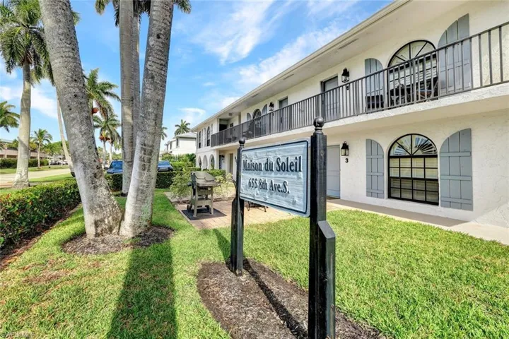 The Perfect Location in Olde Naples