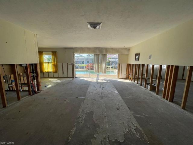 4918 Triton CT W, CAPE CORAL FL 33904