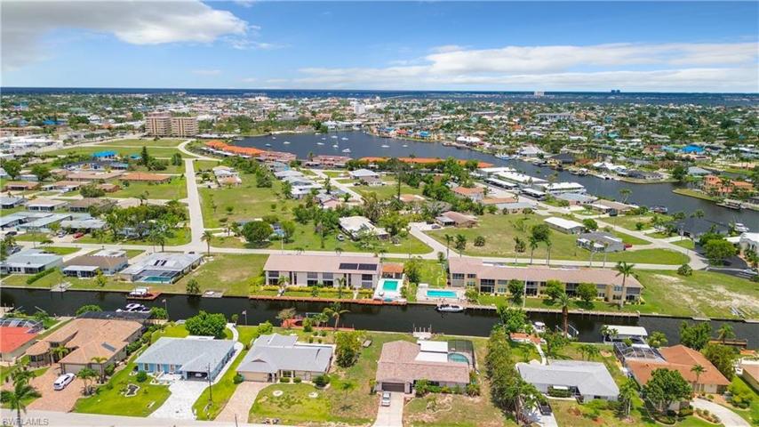 4918 Triton CT W, CAPE CORAL FL 33904