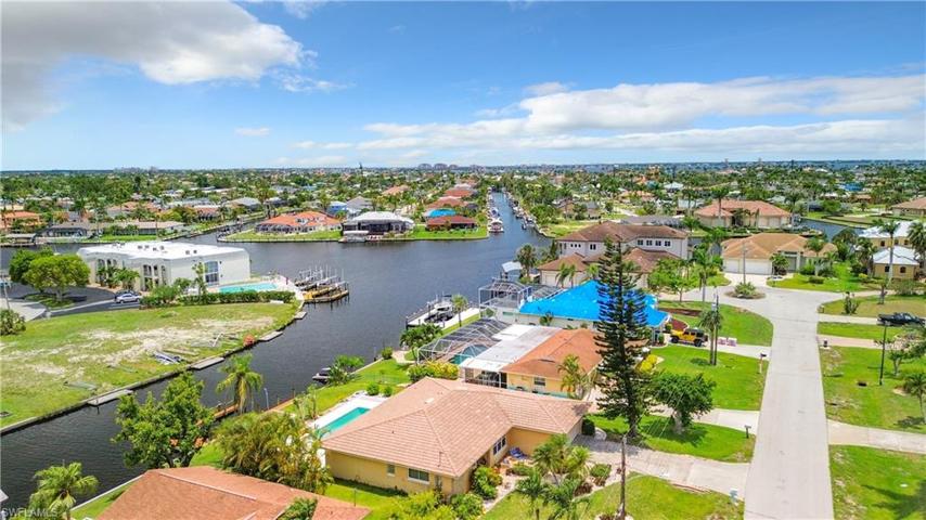 4918 Triton CT W, CAPE CORAL FL 33904