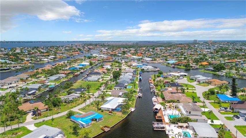 4918 Triton CT W, CAPE CORAL FL 33904