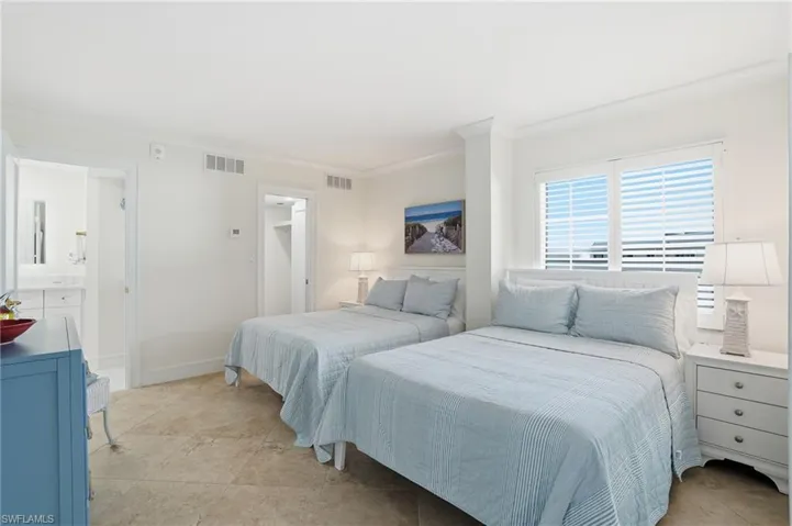 3443 Gulf Shore Blvd N # 814, Naples, Florida 34103