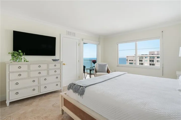 3443 Gulf Shore Blvd N # 814, Naples, Florida 34103