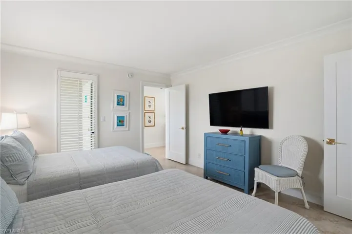 3443 Gulf Shore Blvd N # 814, Naples, Florida 34103
