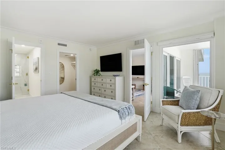 3443 Gulf Shore Blvd N # 814, Naples, Florida 34103