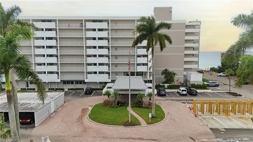 3443 Gulf Shore Blvd N # 814, Naples, Florida 34103
