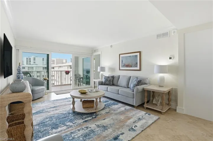 3443 Gulf Shore Blvd N # 814, Naples, Florida 34103