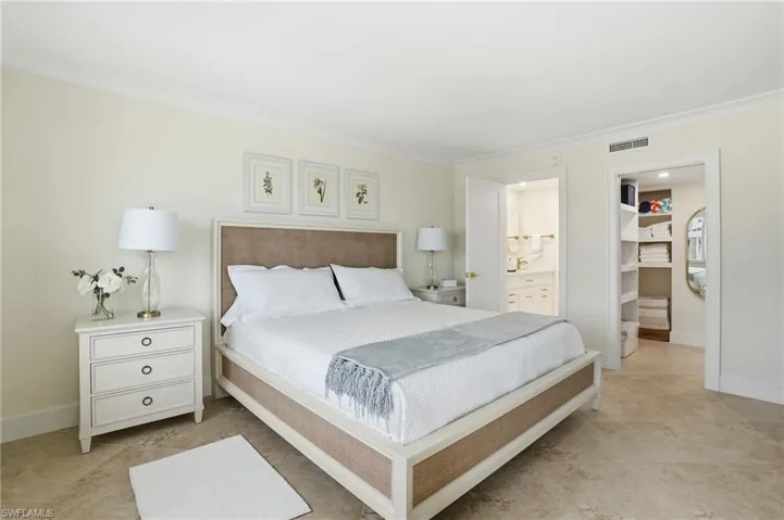 3443 Gulf Shore Blvd N # 814, Naples, Florida 34103