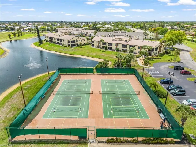 Aerial view of a tennis/pickleball court with wind screens