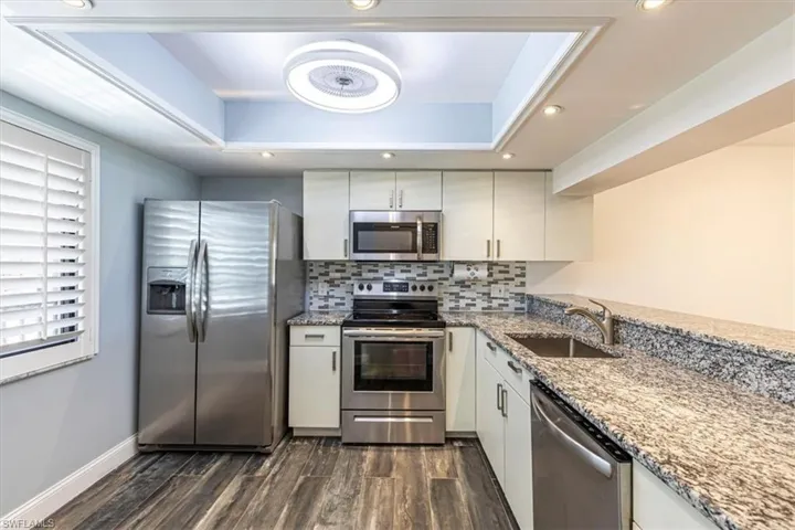 5709  Gage  LN, Naples, FL 34113