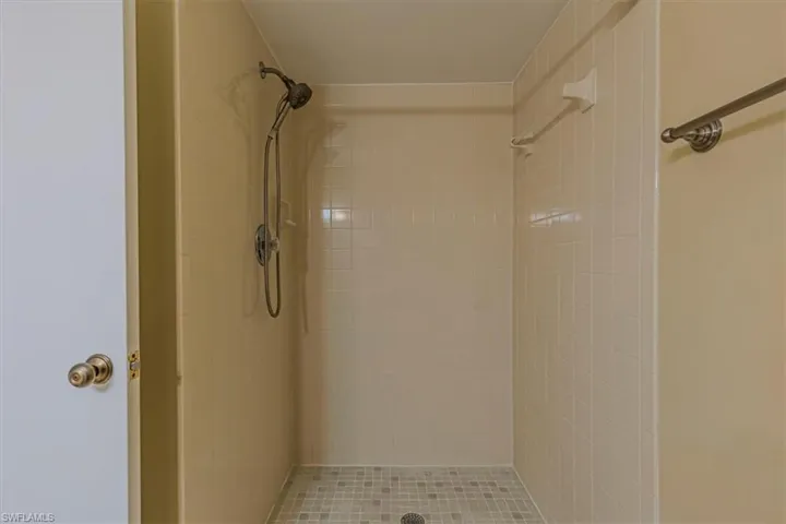 5709  Gage  LN, Naples, FL 34113