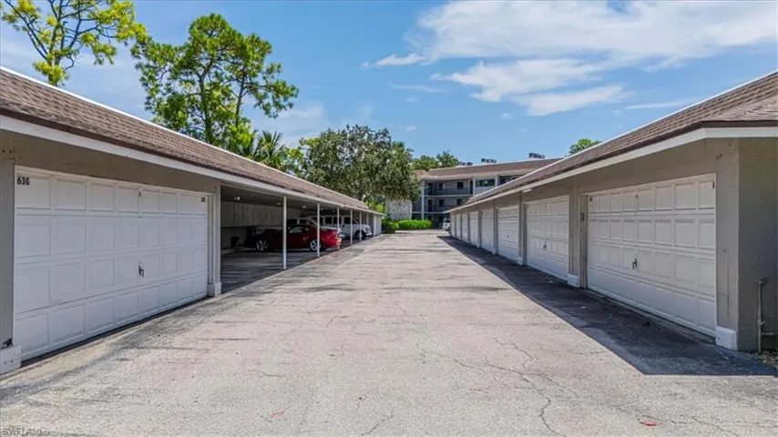 5709  Gage  LN, Naples, FL 34113