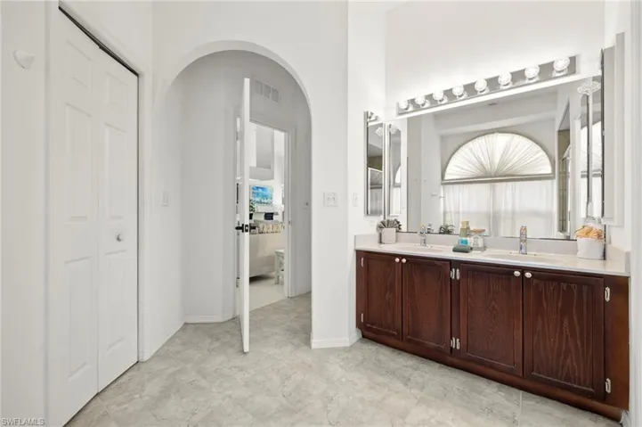 3925 Oasis Blvd, Cape Coral, Florida 33914