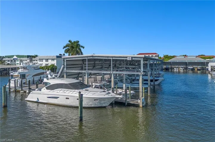 705 11th St S, Naples, Florida 34102