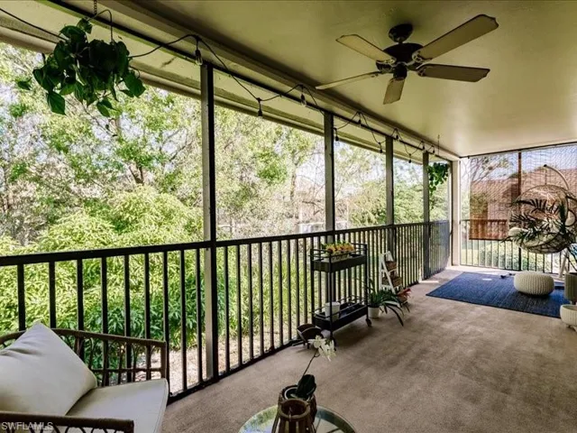 Sunroom with ceiling fan