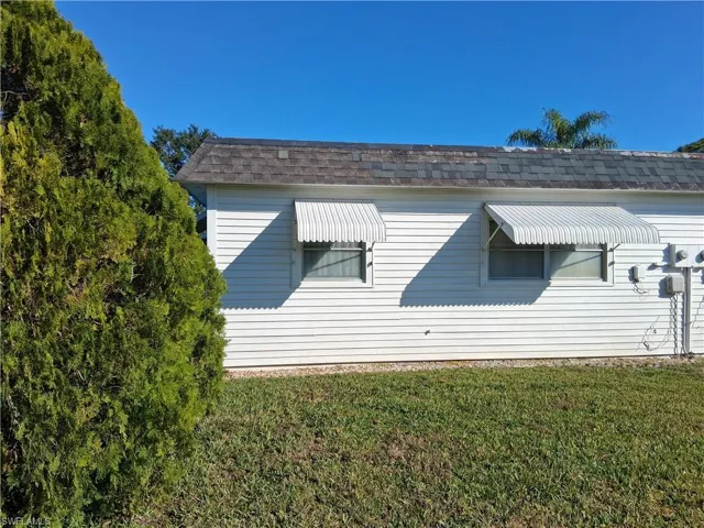 2 Tangelo Ct, Lehigh Acres, Florida 33936