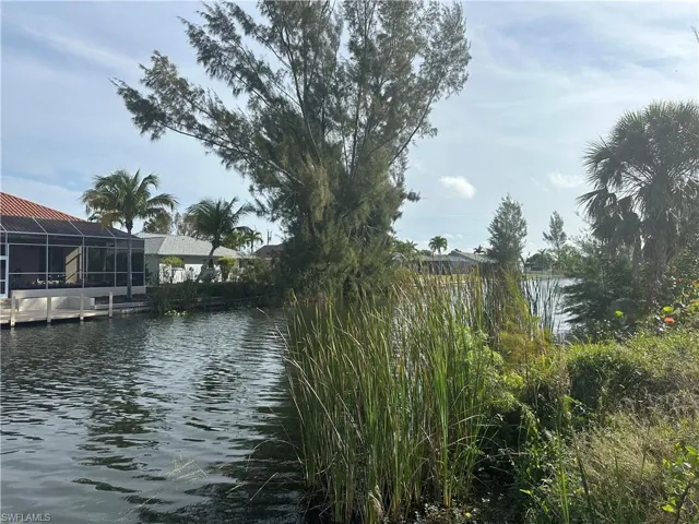 215 SE 23rd TER, CAPE CORAL FL 33990