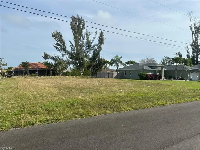 215 SE 23rd TER, CAPE CORAL FL 33990