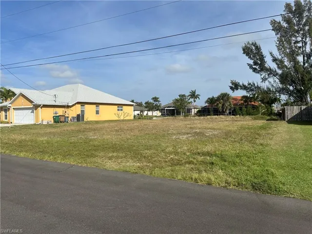 215 SE 23rd TER, CAPE CORAL FL 33990