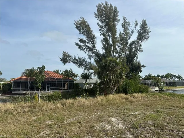215 SE 23rd TER, CAPE CORAL FL 33990
