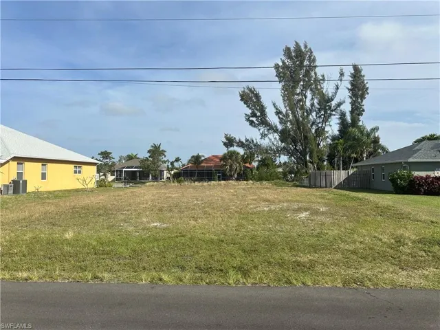215 SE 23rd TER, CAPE CORAL FL 33990