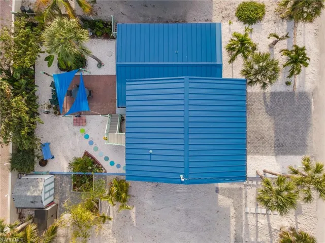 Aerial view of property and surrounding area