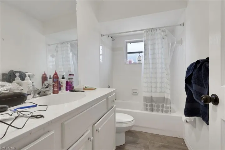 12393 Londonderry Ln, Bonita Springs, Florida 34135