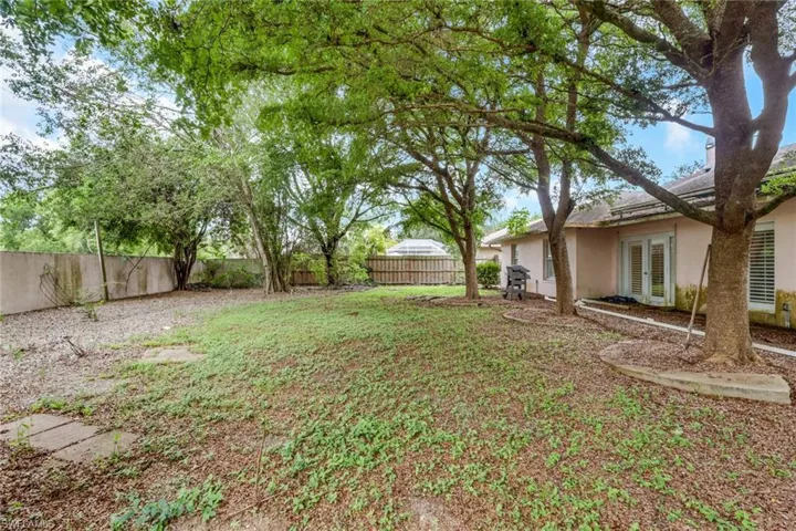 12393 Londonderry Ln, Bonita Springs, Florida 34135