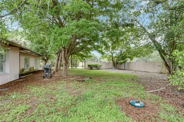 12393 Londonderry Ln, Bonita Springs, Florida 34135