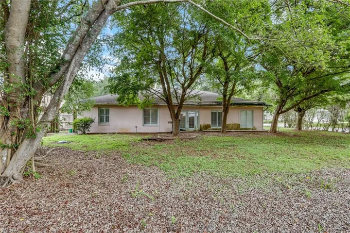 12393 Londonderry Ln, Bonita Springs, Florida 34135