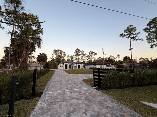 526  16th SE ST, Naples, FL 34117