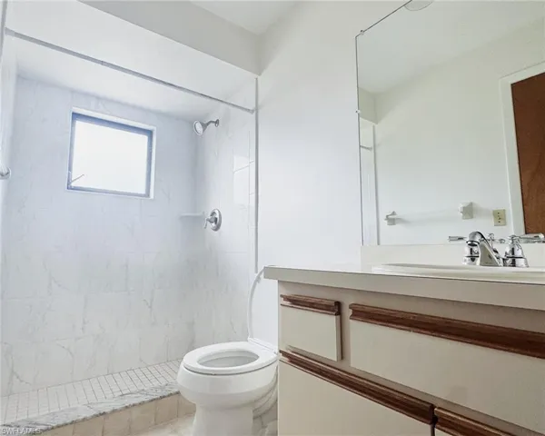 699  110th N AVE, Naples, FL 34108