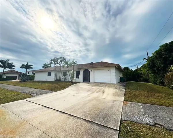 699  110th N AVE, Naples, FL 34108
