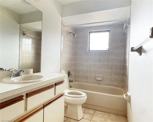 699  110th N AVE, Naples, FL 34108