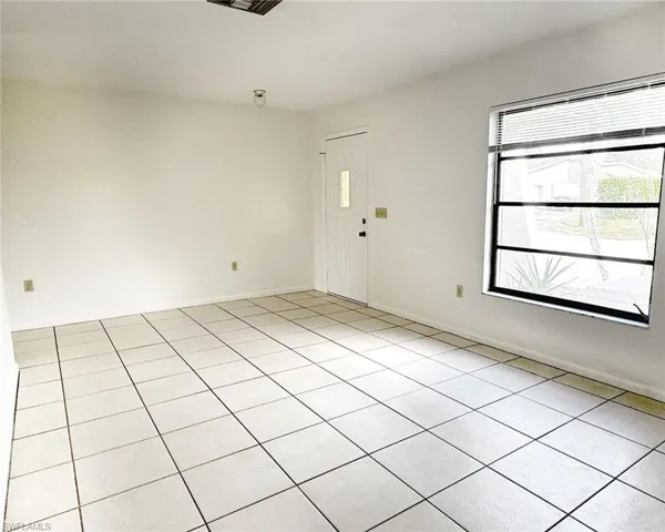 699  110th N AVE, Naples, FL 34108
