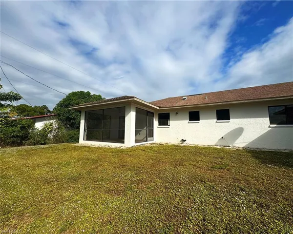 699  110th N AVE, Naples, FL 34108