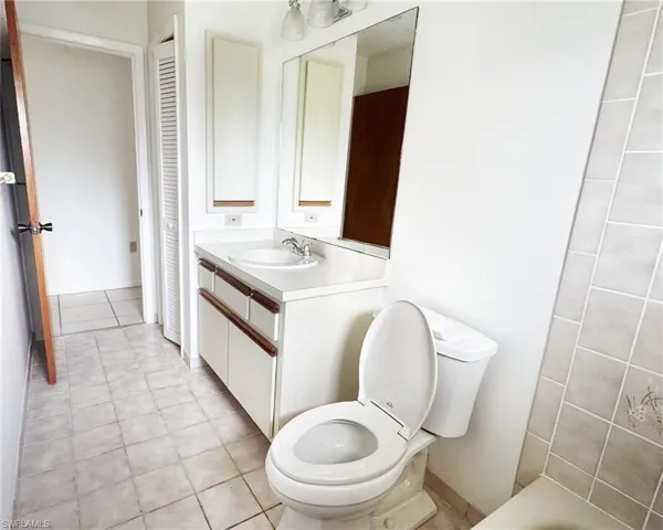 699  110th N AVE, Naples, FL 34108