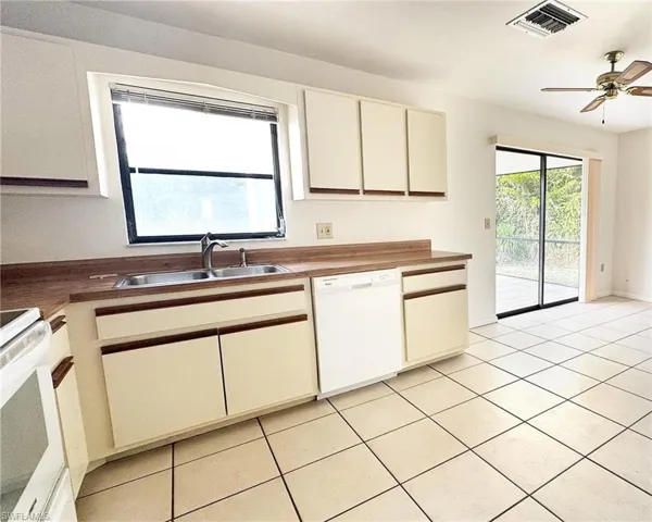 699  110th N AVE, Naples, FL 34108